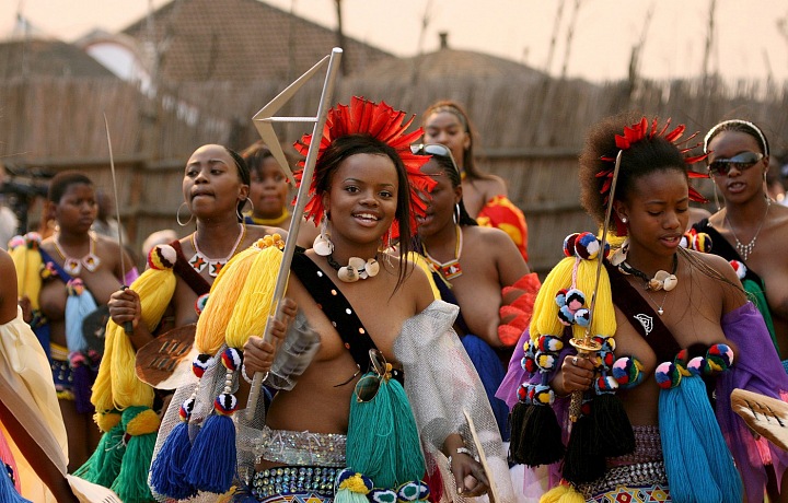 Král si nevěstu vybírá v průběhu velkolepého festivalu