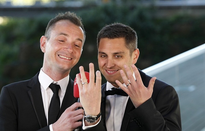 Vincent Autin a Bruno Boileau jsou první homosexuální pár ve Francii, který se oddal