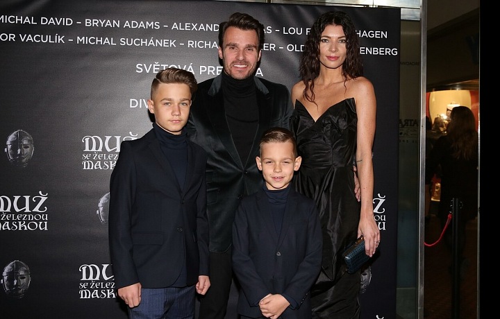 Leoš Mareš s rodinou