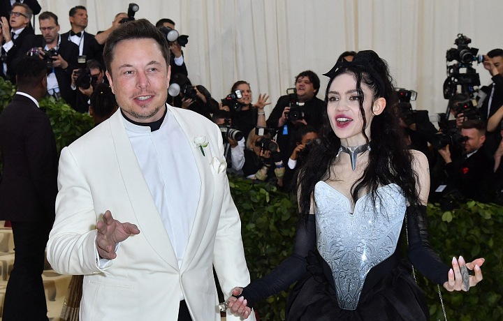 Elon Musk a Grimes, se kterou má tři děti