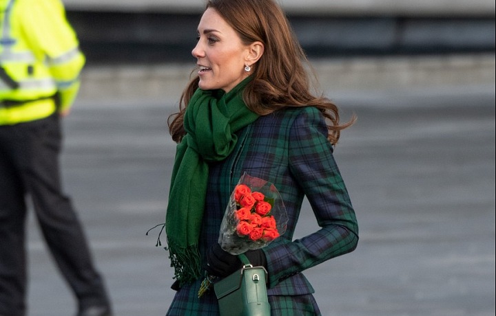 Skotský tartan podzimní módě sluší