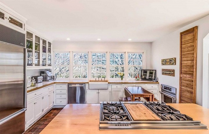 Kuchyň v bílém provedení