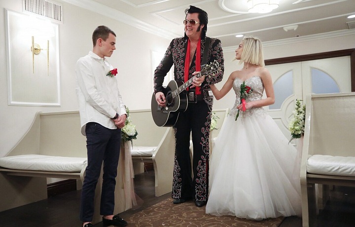 Elvis jako oddávající