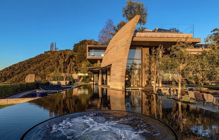 Dům miliardáře Austina Russella. 