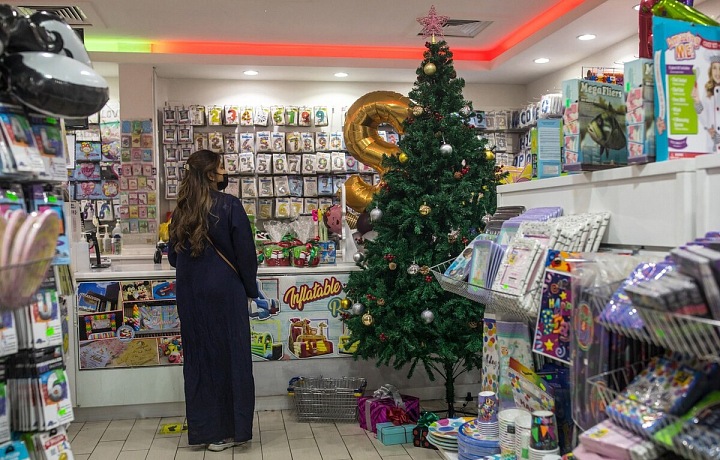 Vánoční duch se nesměle projevuje i v ulicích