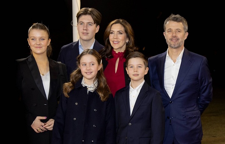 Tehdejší princezna Mary s Frederikem, princ Christian, princezna Isabella, princ Vincent a princezna Josephine