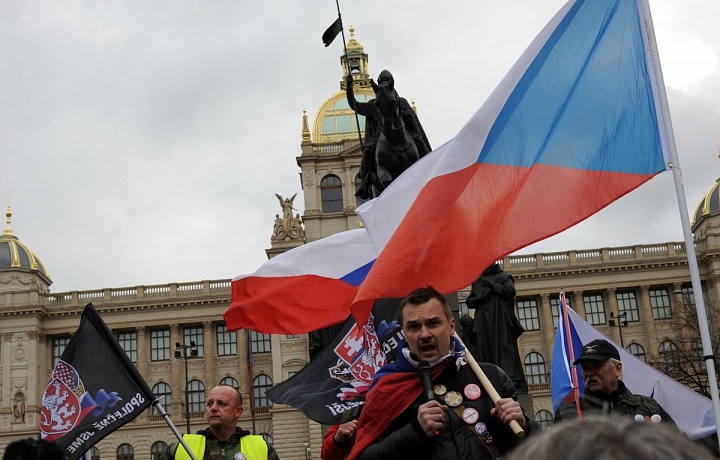 Demonstrace v Praze proti ruské agresi na Ukrajinu 
