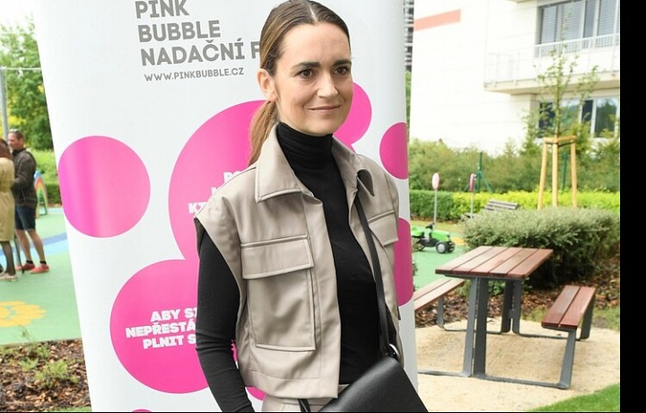 Často vsází na béžovou