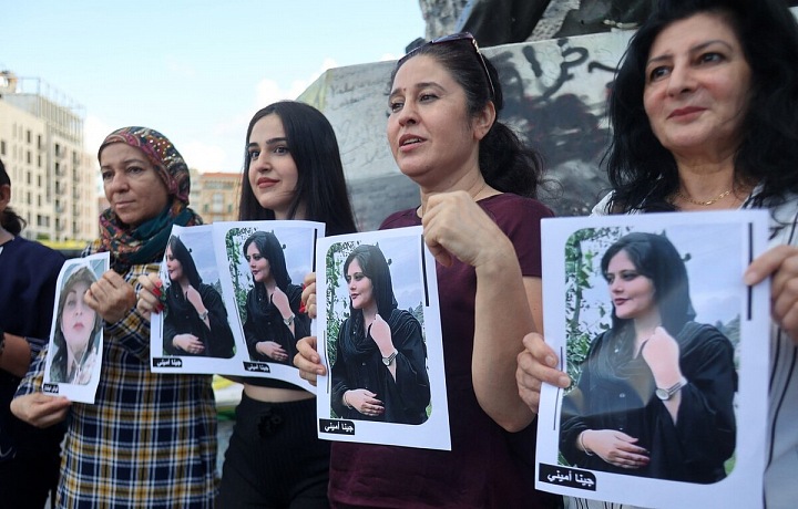 Íránka Jina Mahsa Amini, známá také jako Mahsa