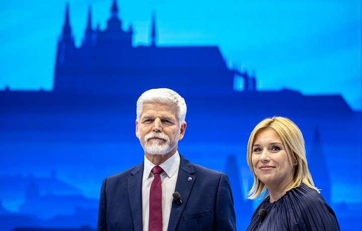 Danuše Nerudová s Petrem Pavlem při předvolební debatě