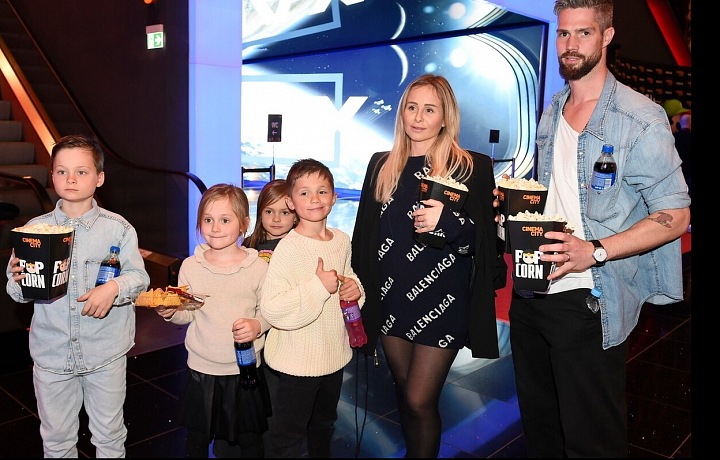 Brankář Salák se svou rodinou