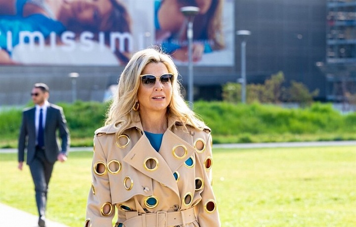 Nizozemská královna Maxima se barev rozhodně nebojí