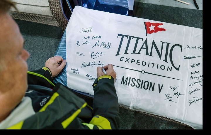 Ponorka Titan se ztratila spolu s pětičlennou posádkou