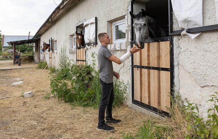 Mladý Kristián zažil den hrůzy, když šel vyvést koně ven