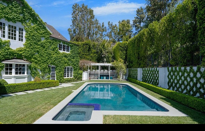 Bazén poskytuje naprosté soukromí