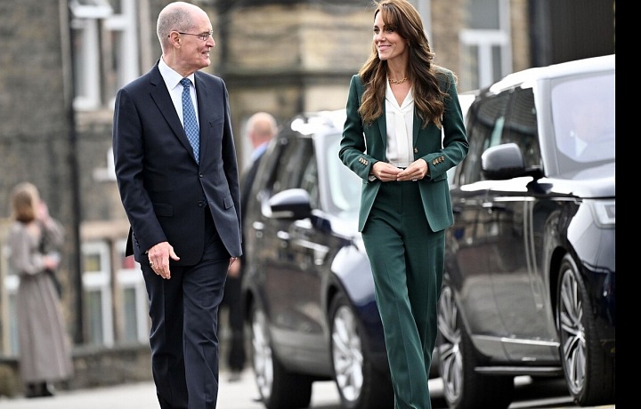 Kostýmky jejímu šatníku vládou