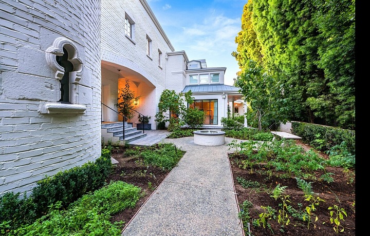 Přední část domu.