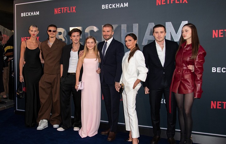 Mia Regan, Romeo Beckham, Cruz Beckham, Harper Beckham, David Beckham, Victoria Beckham, Brooklyn Beckham a Nicola Peltz Beckham