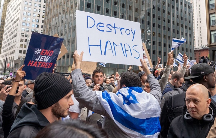 „Hamás je teroristiká organizace. Její ideologií je páchat násilí a teror," komentuje diplomat v Izraeli 