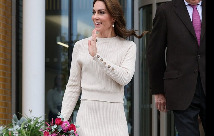 Nepřehlédnutelná je i v jednoduchých barvách