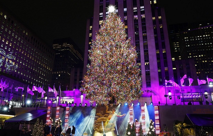  91. ročník rozsvícení vánočního stromku v Rockefellerově centru v New Yorku