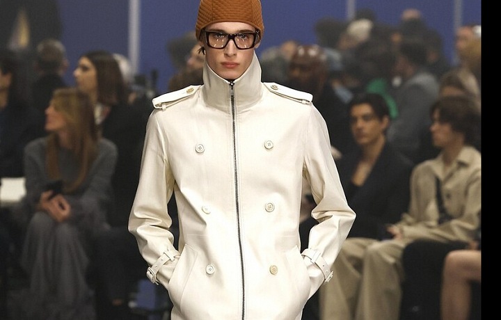 Barvy a teplé kabáty - to je nová kolekce