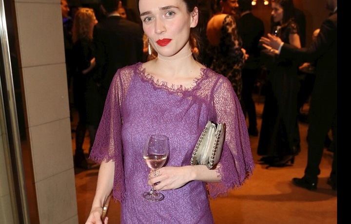 Alžběta Malá je pravnučka herce Ilji Prachaře a Jany Prachařové