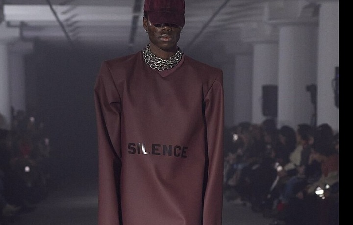 Kolekci dominovaly dlouhé rukávy