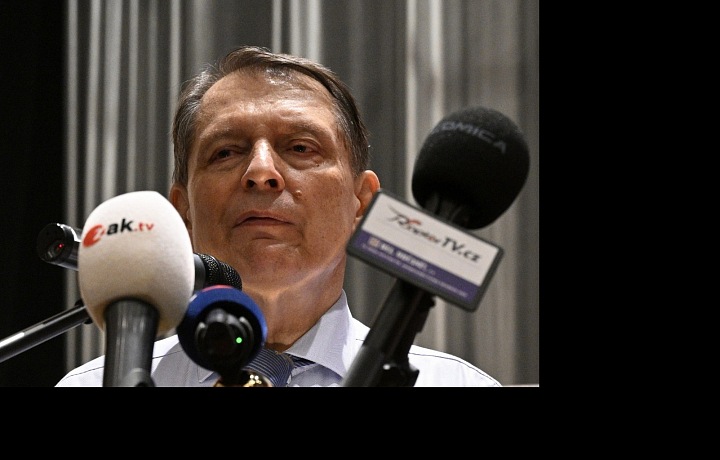 Jiří Paroubek byl zvolen předsedou ČSSD