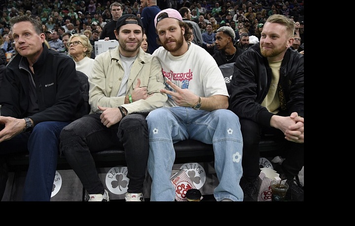 Ani džíny s květy se nebojí obléknout!