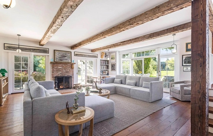 Rustikální prázdninový dům herečky Drew Barrymore poblíž New Yorku je na prodej.