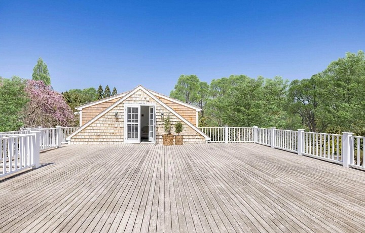 Rustikální prázdninový dům herečky Drew Barrymore poblíž New Yorku je na prodej.