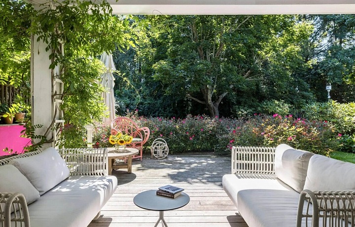 Rustikální prázdninový dům herečky Drew Barrymore poblíž New Yorku je na prodej.