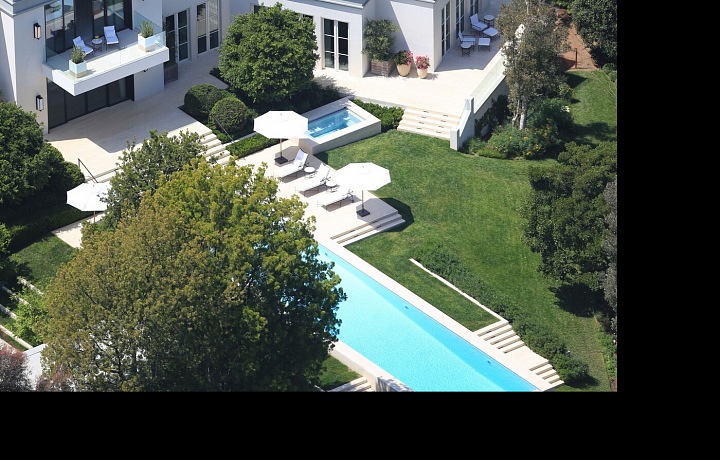 V domě je několik teras