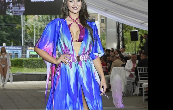 Módní přehlídka plavkové módy Beach Swan