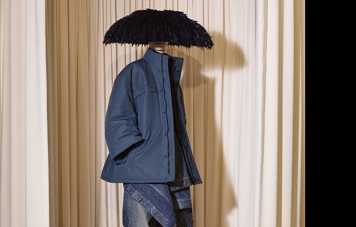 U většiny modelů byla zahalená tvář