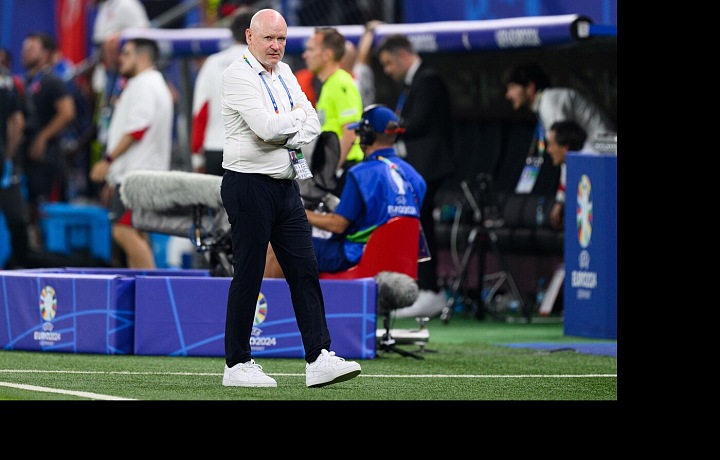 Fotbalový trenér Hašek na konci zápasu s Tureckem už ví, že je vše špatně...