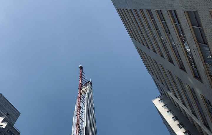 Král Karel III. si pořídil další luxusní byt v New Yorku s vlastním tenisovým kurtem i soukromým welness nebo krytým bazénem