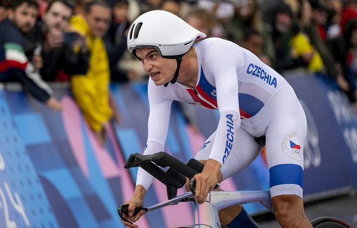 Český cyklista Mathias Vacek po luxusním 11. místě v časovce nastoupil i do cyklistického závodu s hromadným startem a po 272 kilometrech skončil na pěkném 19. místě. 