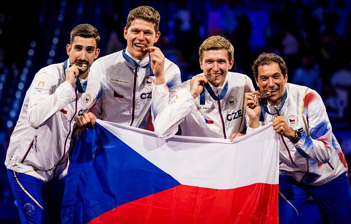 Naši bronzoví šermíři - Jiří Beran, Jakub Jurka, Martin Rubeš a Michal Čupr. 