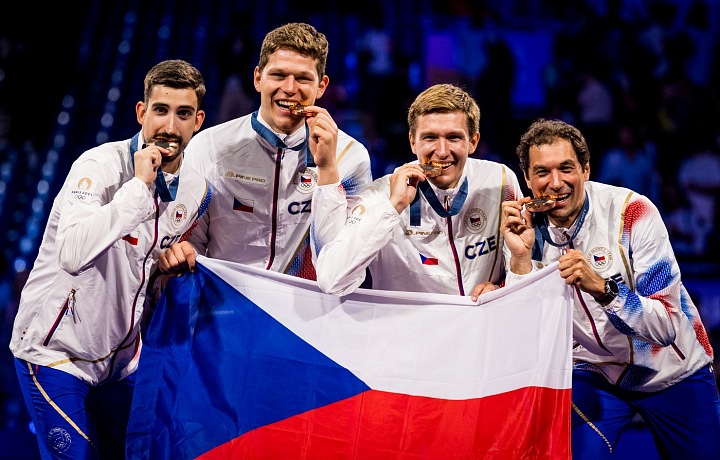 Dužstvo kordistů ve složení Jiří Beran, Jakub Jurka, Martin Rubeš a Michal Čupr s bronzovými medailemi. 