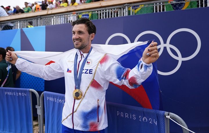 Martin Fuksa ve finále vystartoval skvěle a systémem start-cíl získal olympijské zlato.