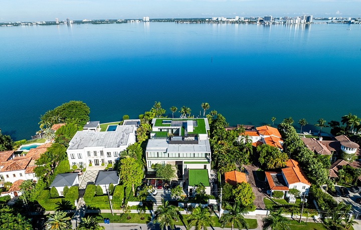 Uklidňující výhled z luxusní vily