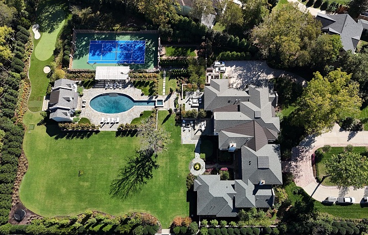 Reese tu často hostí svou početnou rodinu