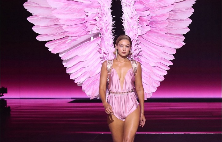 Gigi Hadid show otevírala