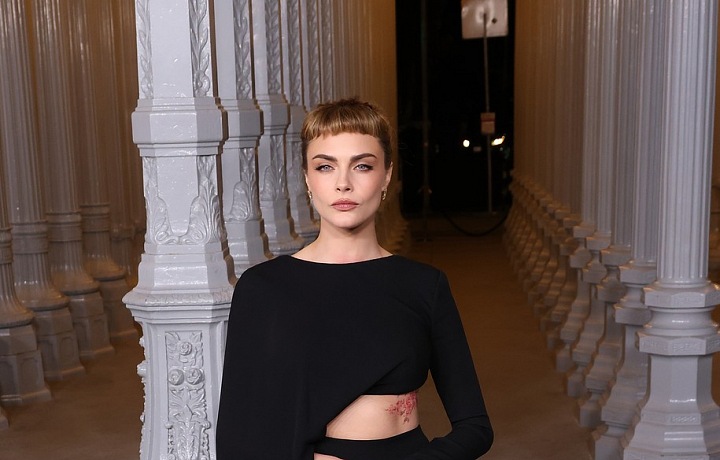 Cara Delevigne v róbě od Gucci