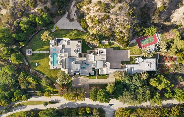 Rozloha pozemku je větší jak dvě fotbalová hřiště