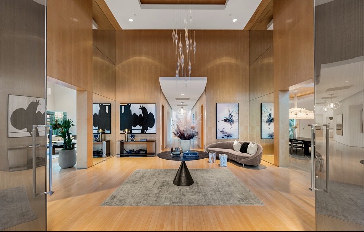 Dechberoucí vstupní hala