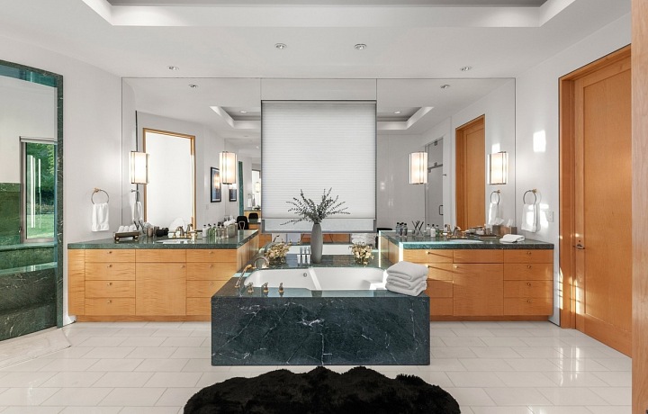 Vila má 18 koupelen