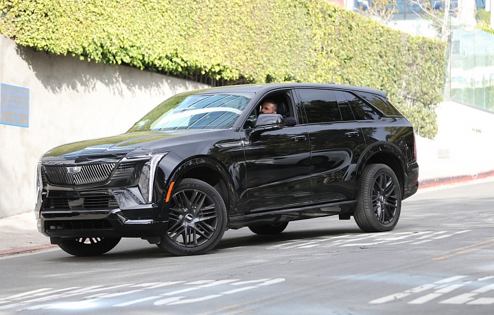 Ben Afflack ve svém autě, leden 2025